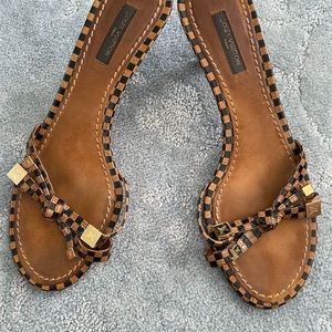 LOUIS VUITTON BROWN SLIDES